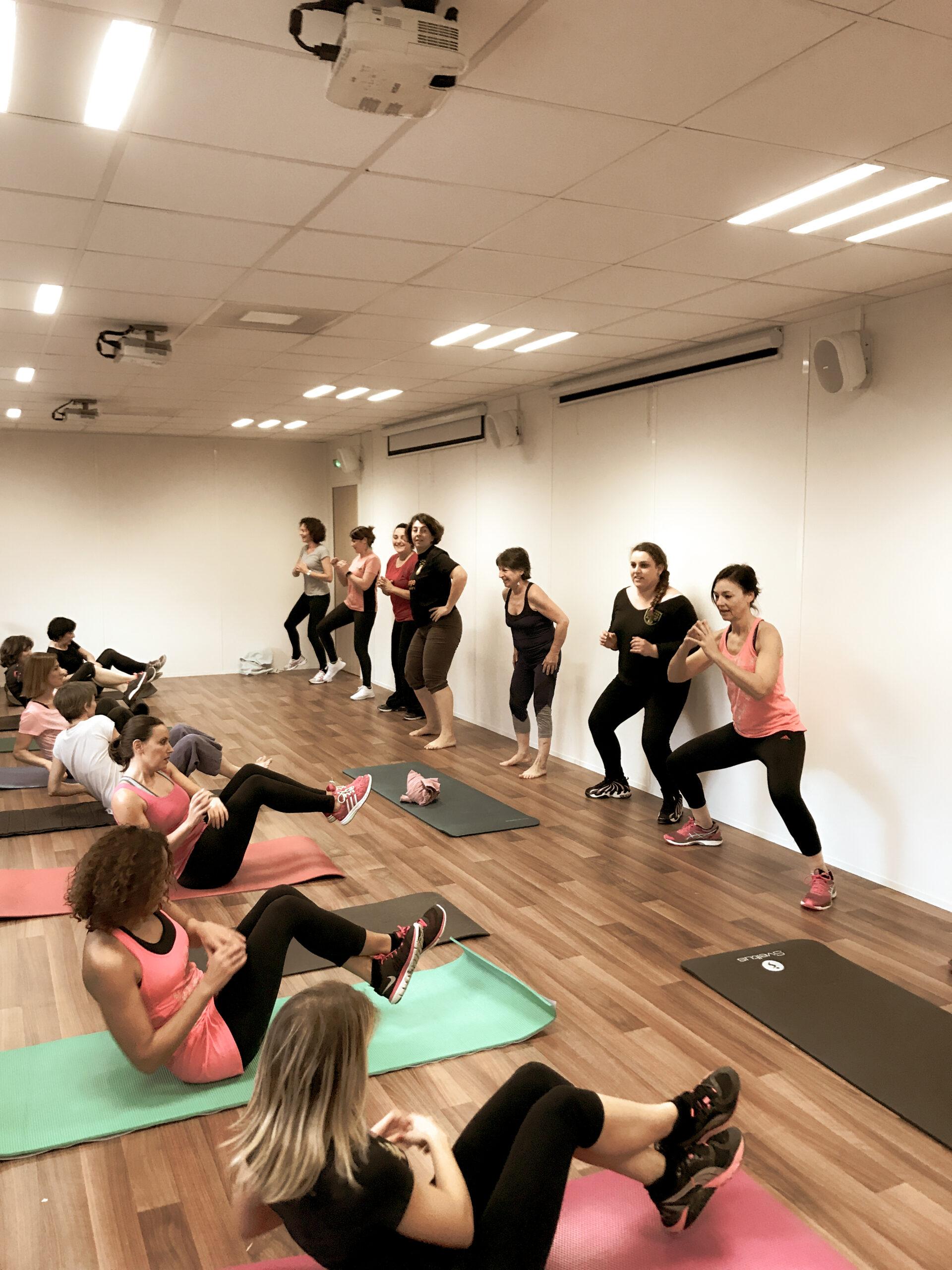 Cours de remise en forme le midi en entreprise, à destination de tous les salariés